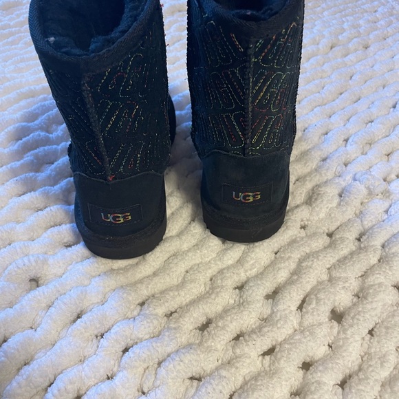Rainbow Logo Uggs - Picture 2 of 6